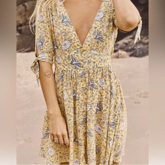 New With Tags Women's Auguste Yellow V-Neck Valentina Mini Dress Size 6 - Picture 2 of 6